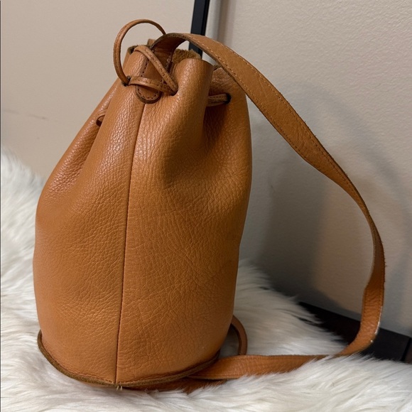 BAGGU Drawstring Bucket Bag Crossbody Black Pebble Leather STRAP Made In USA - Picture 2 of 5